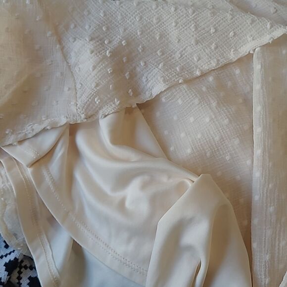 💲1️⃣0️⃣ Bundled ✔️Swiss Dot Cream Peasant Dress sz Med  - Picture 8 of 16